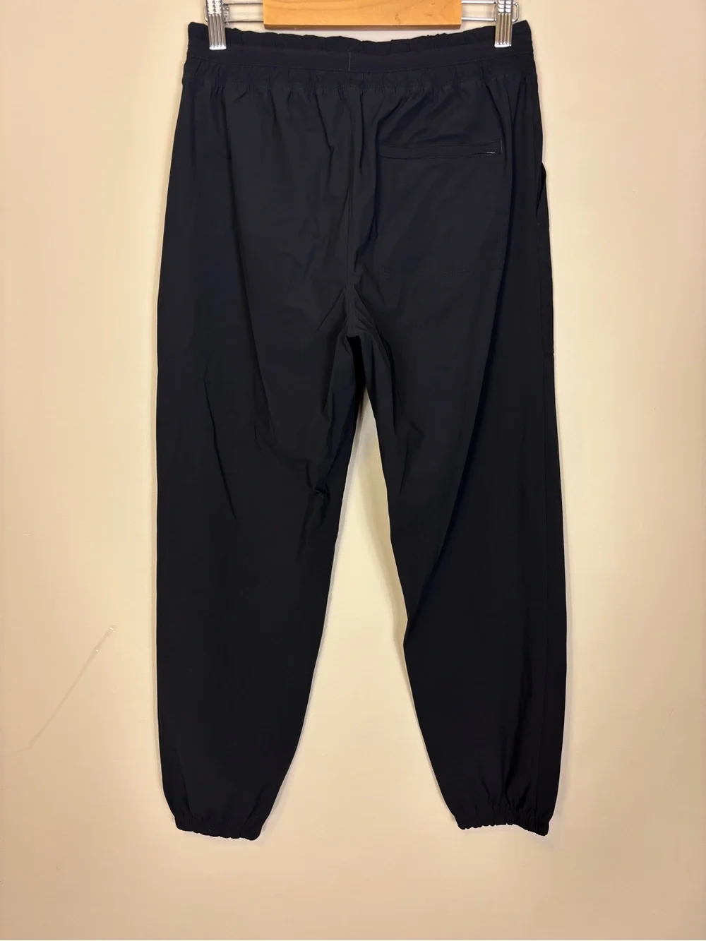 Vuori Men’s Black Jogger Track Pants Small